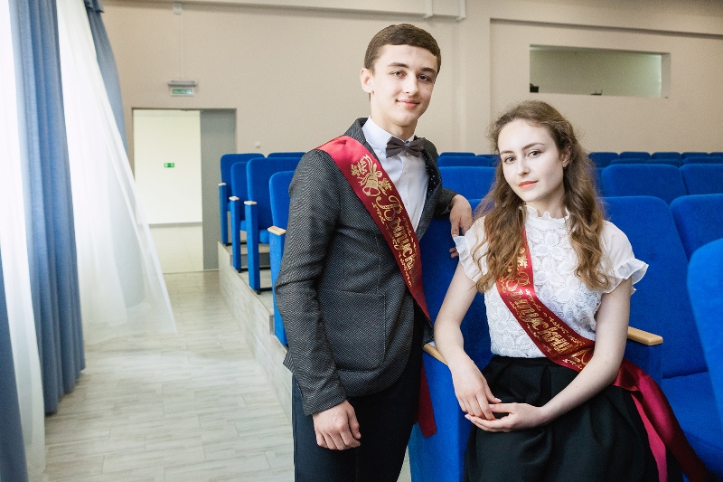 Сергей КОНОВАЛОВ и Анна БЕЛОВА, 11-классники гимназии