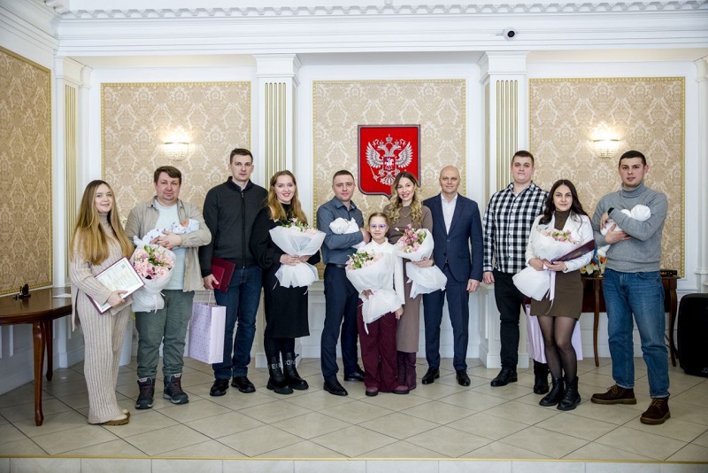 Награды за заслуги и подарки новорождённым