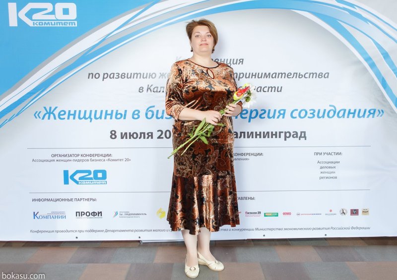 Среди участниц окружного фестиваля «Фарфоровый наперсток» нельзя было не заметить гурьевчанку Елену Стеценко