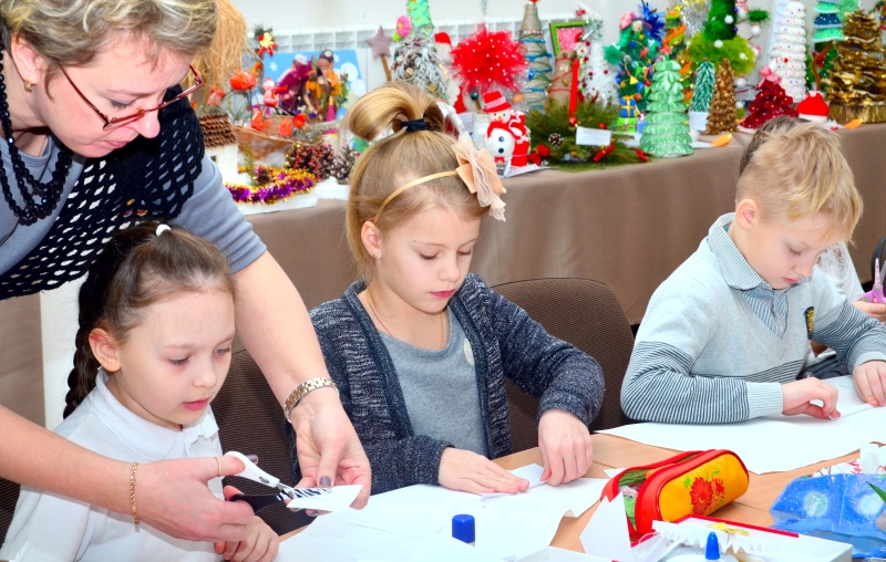 Гурьевские школьники собрали подарки и средства для больных детей