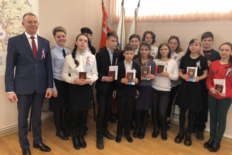 Школьники Гурьевского округа в торжественной обстановке получили паспорта