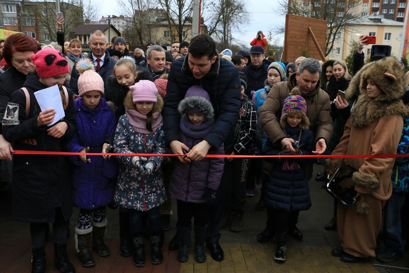 В Гурьевске после реконструкции открыли микрорайон ул. Фабричной!
