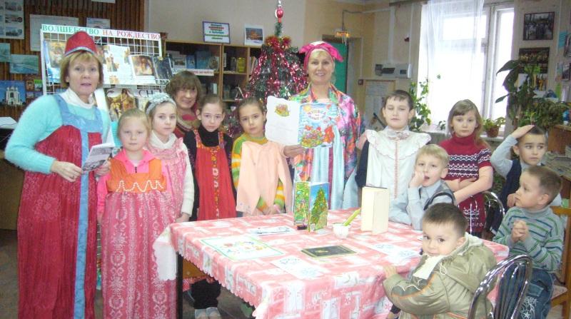 В праздничные дни заведущая петровской библиотекой Ирина Каюда подготовила для своих читателей массу интересных мероприятий