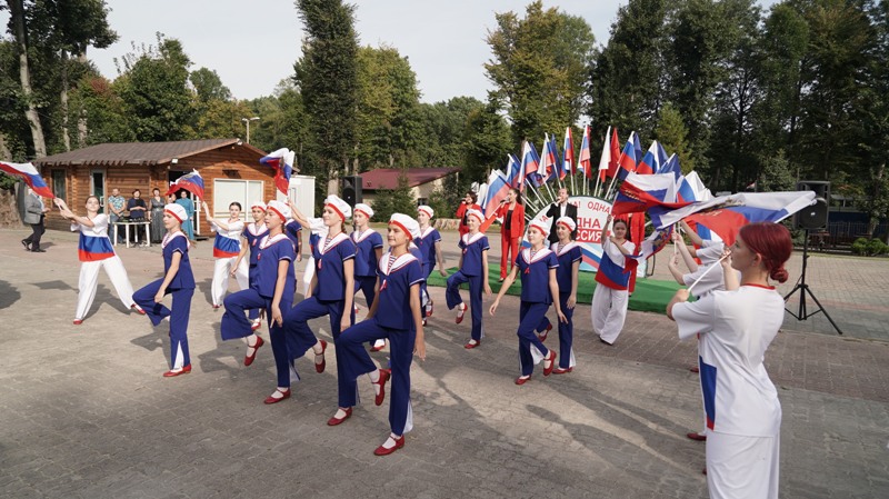 В парке культуры и отдыха прошла акция, приуроченная к новому национальному празднику – Дню воссоединения новых регионов с Россией