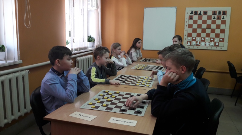 Гурьевские шашисты выиграли зональный этап Всероссийских соревнований «Чудо-шашки»