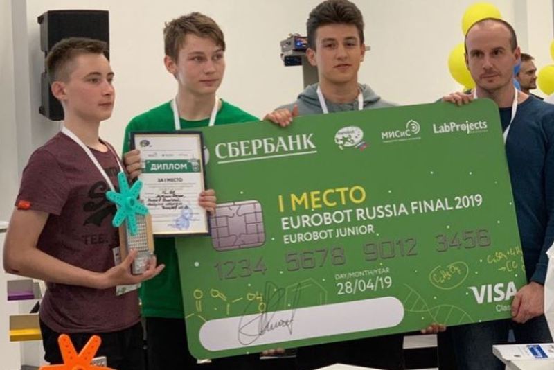 Ученики «Школы будущего» – чемпионы России по робототехнике!