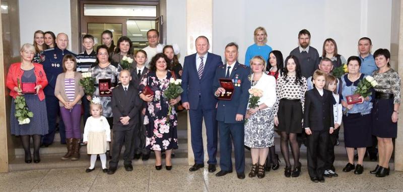 В преддверии Дня матери губернатор вручил награды за воспитание детей