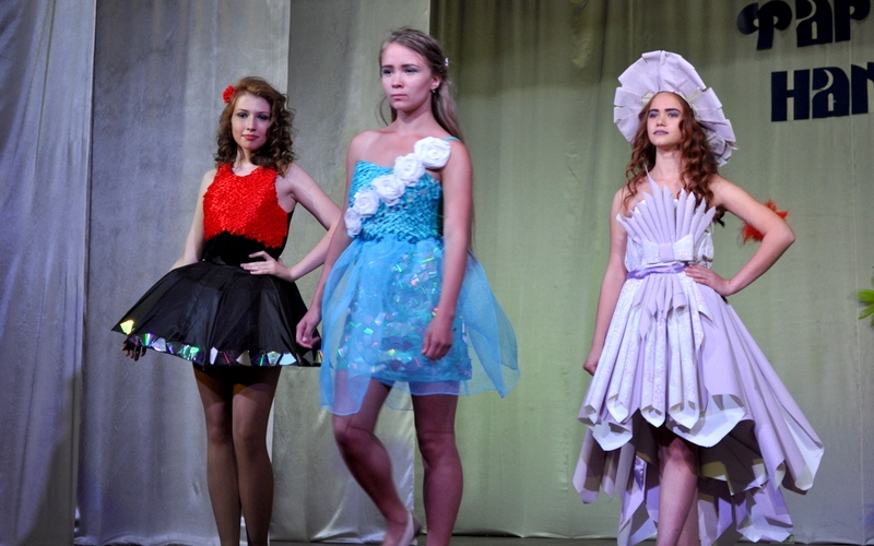 В Гурьевске прошел конкурс моды и стиля «Фарфоровый наперсток»