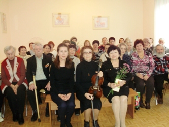 В музыкальной гостиной «Вдохновение» клуба пожилых людей «Золотая осень» выступали уже многие творческие коллективы района и области.