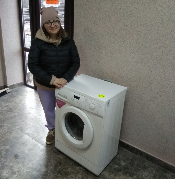 А на днях Марина и Сергей Сергеевы подарили центру стиральную машинку!