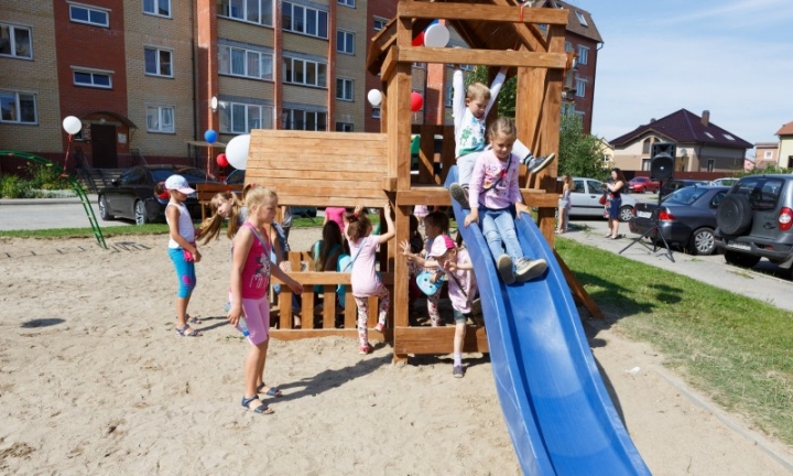 В микрорайоне Ясный г. Гурьевска были открыты детские игровые площадки, которые получили вторую жизнь благодаря неравнодушным жителям Гурьевского округа