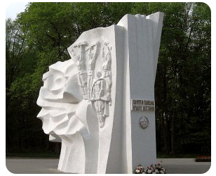 За памятниками в Гурьевском районе ухаживают?
