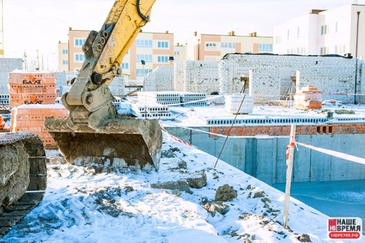 Заместитель председателя областного правительства Алексей Силанов 21 января проконтролировал ход строительства и реконструкции детских дошкольных учреждений в Гурьевске.