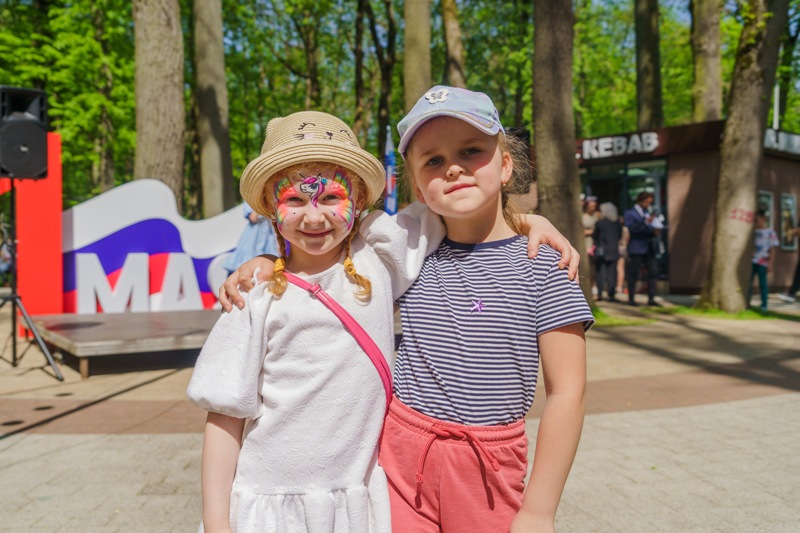Большой концертно-развлекательной программой «Праздник Весны»отметили жители Гурьевска Первомай и открытие паркового сезона