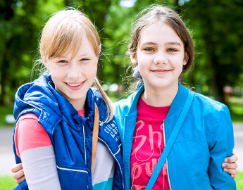 Дарья КОМАРОВА и Соня КОЗЛОВА, семиклассницы