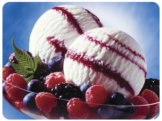 Приготовить мороженое возможно и в домашних условиях из молока, сметаны, кефира, из фруктов и ягод – на любой вкус. 
