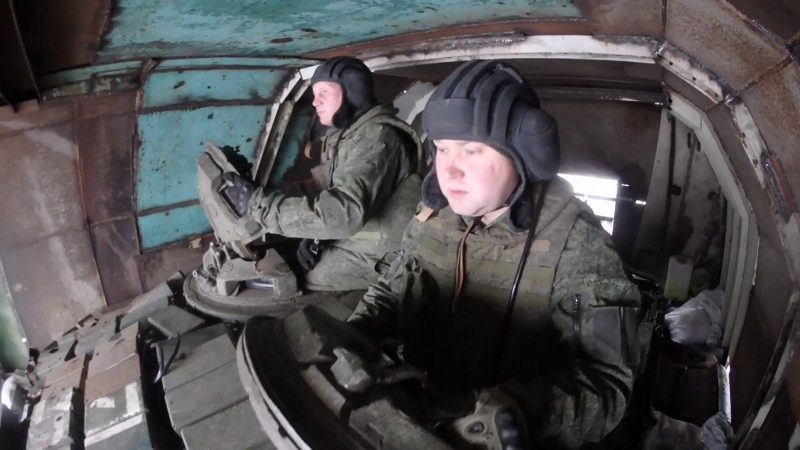 Экипаж танка Т-72Б3 ежедневно выполняет задачи по уничтожению противника