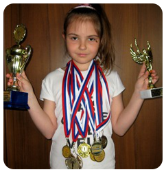 В свои девять лет гурьевчанка Полина АВИЛОВА уверенно штурмует спортивные вершины