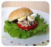 Средиземноморский сэндвич с тунцом
