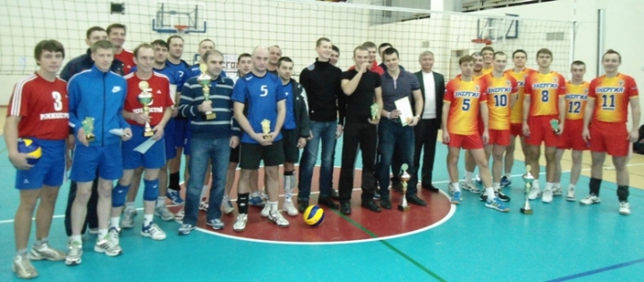 Три гурьевские и калининградская команды боролись за титул сильнейшей в областном турнире по волейболу среди мужских команд, посвященном памяти мастера спорта Раисы Стяпшене.