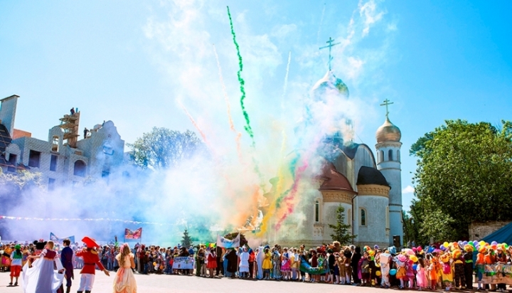 В субботу, 31 мая, в Гурьевске состоялся грандиозный и незабываемый праздник - традиционный детский карнавал &laquo;Детских сказок добрая страна&raquo;, посвященный Международному дню защиты детей.