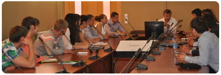 получили ответы представители молодежного парламента Гурьевского района во время обучения,  которое проводил  депутат областной думы Андрей Оноприенко