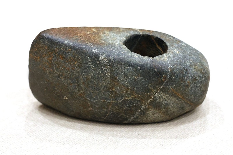 Житель поселка Голубево нашел топор, который, возможно, был сделан шесть тысяч лет назад