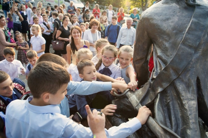 В минувшую пятницу, 9 сентября, в торжественной обстановке был открыт памятник…барону Мюнхгаузену, чьими фантастическими приключениями зачитывается весь мир