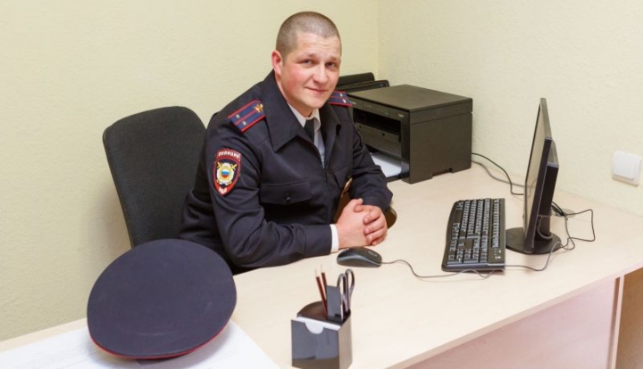 Участковый уполномоченный полиции Андрей Ивановприступил к своим обязанностям