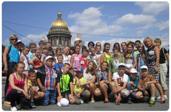 Для многих школьников нашей области летние каникулы стали незабываемыми - в рамках региональной экскурсионно-образовательной программы "Мы - россияне" с 11 по 17 июля они побывали в Санкт-Петербурге.