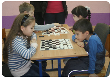 Настоящим открытием блиц-турнира стал Саша Володин (справа)