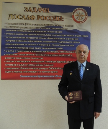 К многочисленным наградам за безупречную воинскую службу подполковника запаса Виктора Орлова прибавилась еще одна - орден "За заслуги в ветеранском движении".
