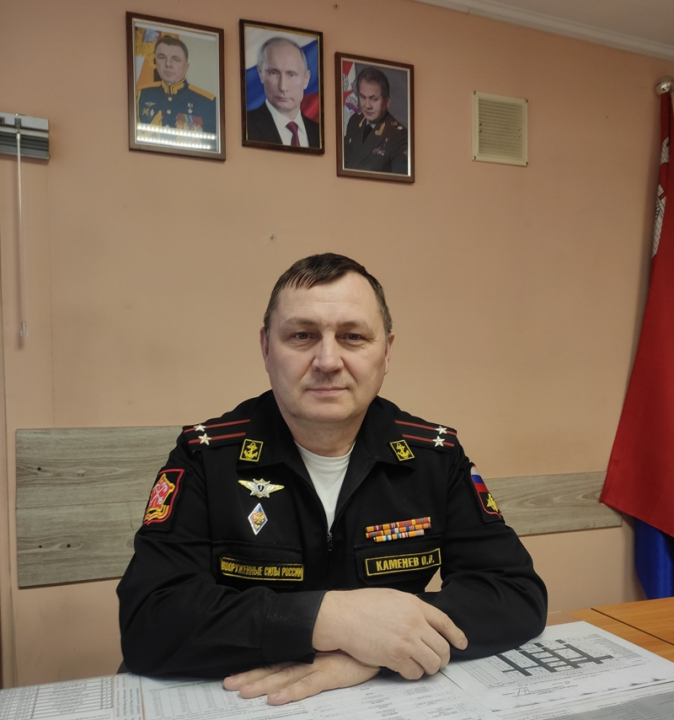 На актуальные вопросы «НВ», связанные с осенним призывом на срочную службу и со службой по контракту, ответил военный комиссар Гурьевского муниципального округа Олег КАМЕНЕВ