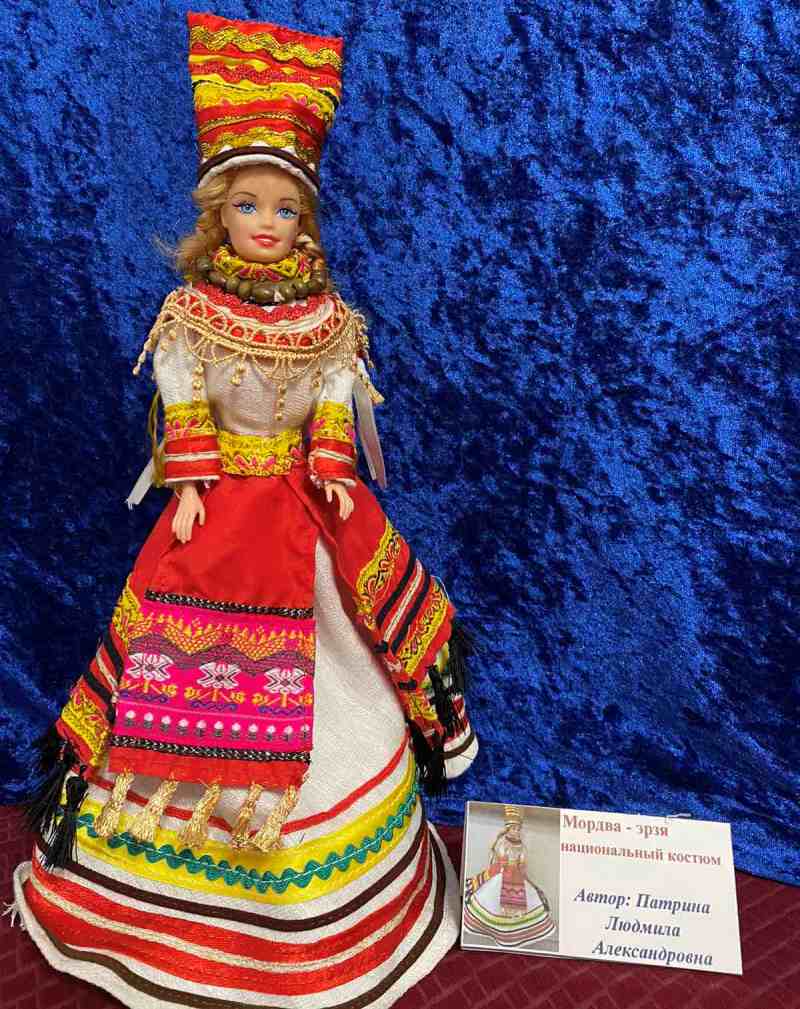 В рамках Всероссийской акции «Ночь искусств» музей «Вальдавский замок» открыл выставку «Национальные костюмы народов России»