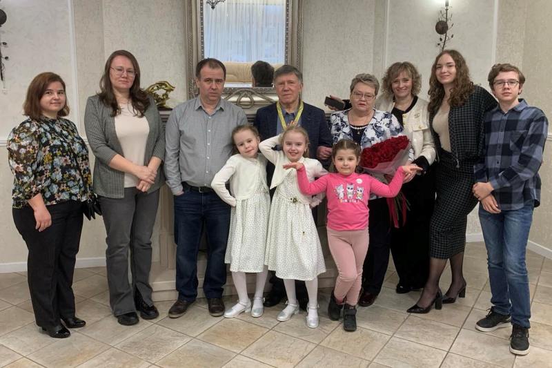 В отделе ЗАГС администрации Гурьевского округа отметила свой «золотой» юбилей семья Виктора Павловича и Татьяны Леонидовны НОВОСЕЛЬЦЕВЫХ