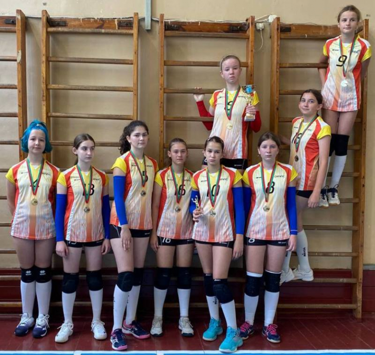 Гурьевчанки взяли «серебро» на ХХ Международном турнире по волейболу, который проходил в братской республике
