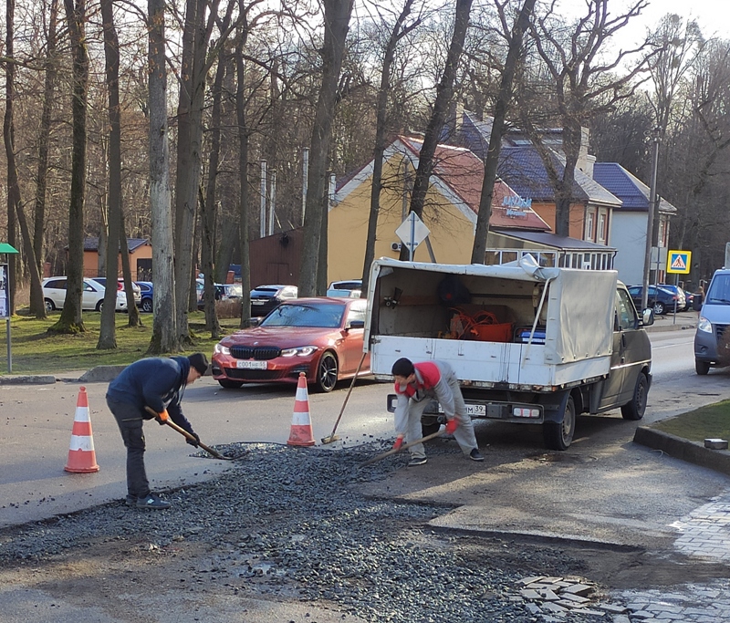 В Гурьевске на улице Ленина проводится текущий ремонт дорожного покрытия