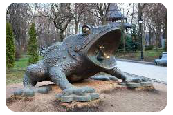 Памятник жабе