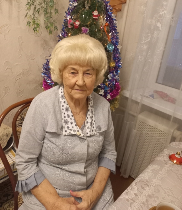 СВЕРЩЕВСКАЯ Надежда Ивановна, учитель рисования и черчения МБОУ «Классическая школа», родилась 31 декабря 1932 года