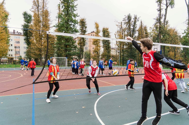 В «Классической школе» г. Гурьевска произошло долгожданное событие – после реконструкции открылась многофункциональная спортивная площадка!